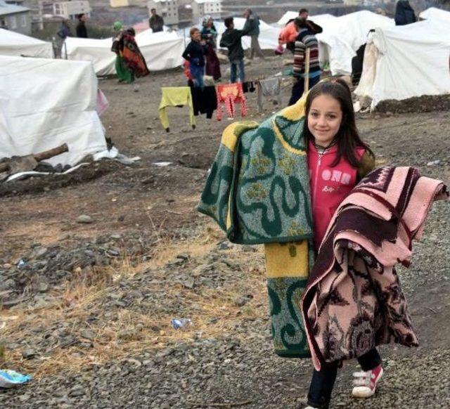 Sınırdaki Sığınmacılardan Zor Koşullarda Yaşam