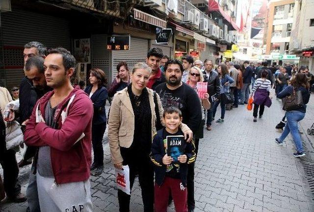 Karşıyaka’da Yılmaz Özdil İzdihamı