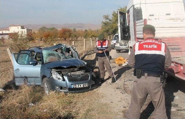 Elazığ’da Tır İle Otomobil Kafa Kafaya Çarpıştı: 1 Ölü, 5 Yaralı