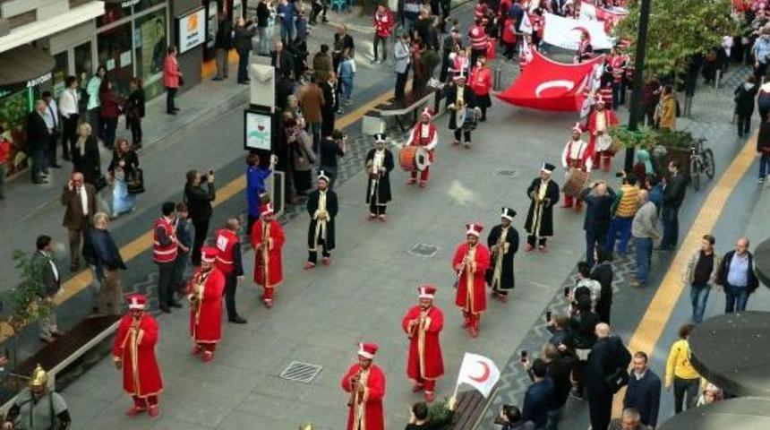 Kızılaydan Mehteranlı 'merhamet Y&uuml;r&uuml;y&uuml;ş&uuml;'