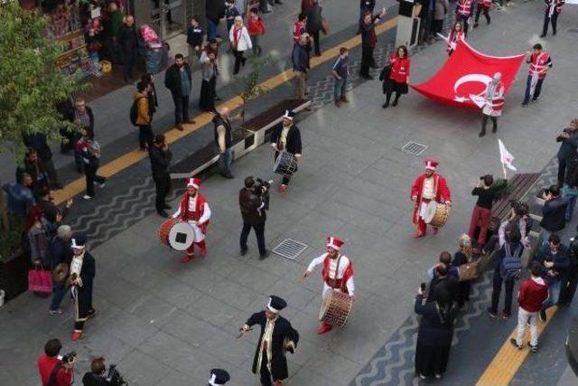 Kızılaydan Mehteranlı 'merhamet Yürüyüşü'