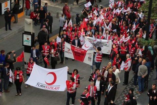 Kızılaydan Mehteranlı 'merhamet Yürüyüşü'