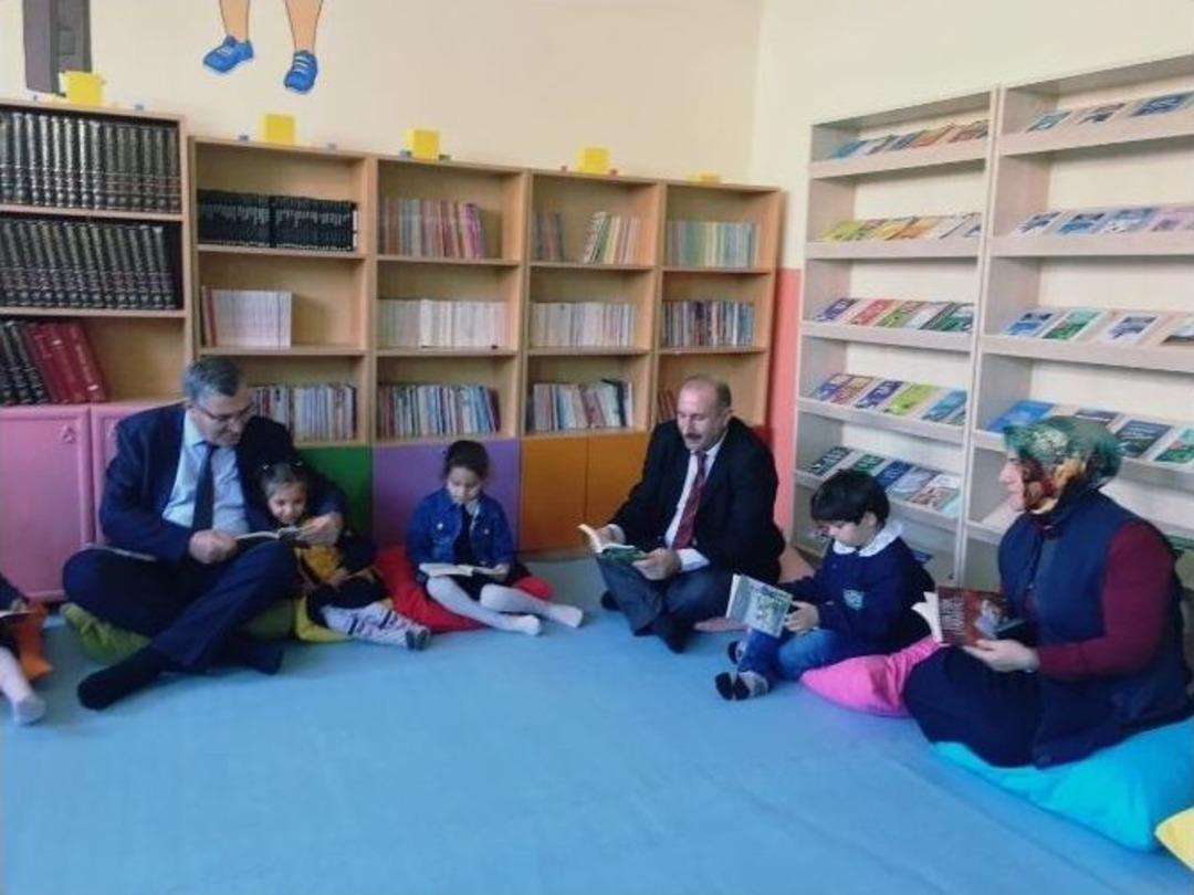 Fedakar &Ouml;ğretmenler Şehit Halisdemir&rsquo;i Unutmadı