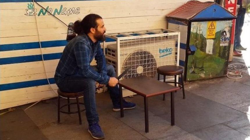 Trabzon’da Zabıtalarla Tartışan Esnaftan Bıçaklı Eylem