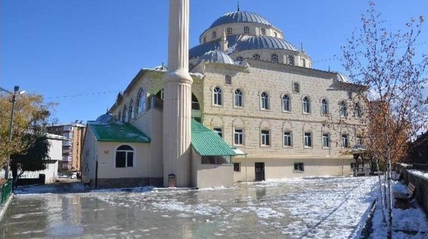Paland&ouml;ken Belediyesi&rsquo;nden Cami Bah&ccedil;elerine D&uuml;zenleme