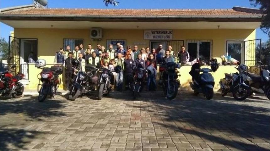 Burhaniye&rsquo;de Motosiklet&ccedil;iler K&ouml;pek Barınağını Ziyaret Etti