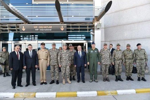 Genelkurmay Başkanı Akar, Şanlıurfa Sınırında İncelemede Bulundu