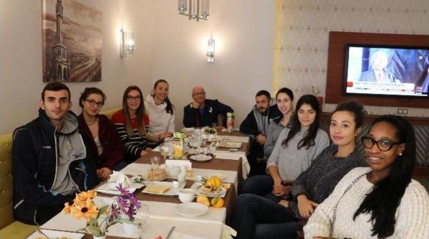 Sultanlar, Spilos&rsquo;un Konuğu Oldu