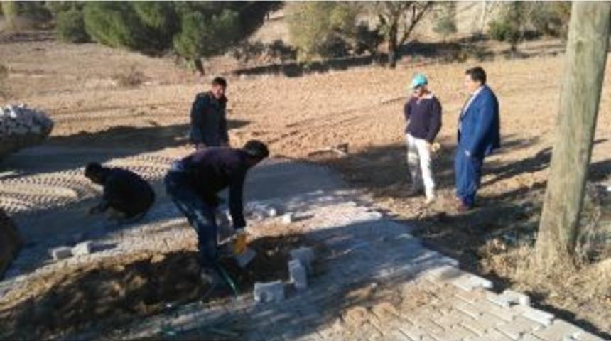 K&ouml;pr&uuml;başı&rsquo;nda Mezarlık Yolları Yenileniyor