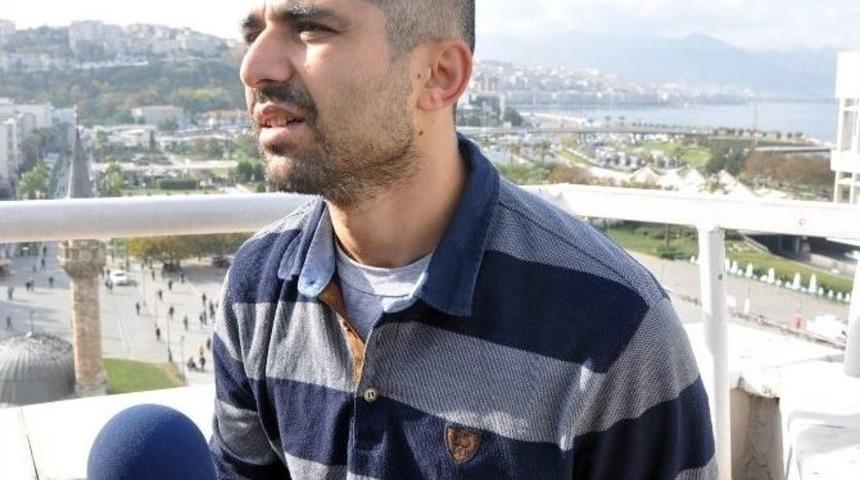 İntihar Girişiminde Bulunan Adamı Polis Ve Gazeteciler İkna Etti