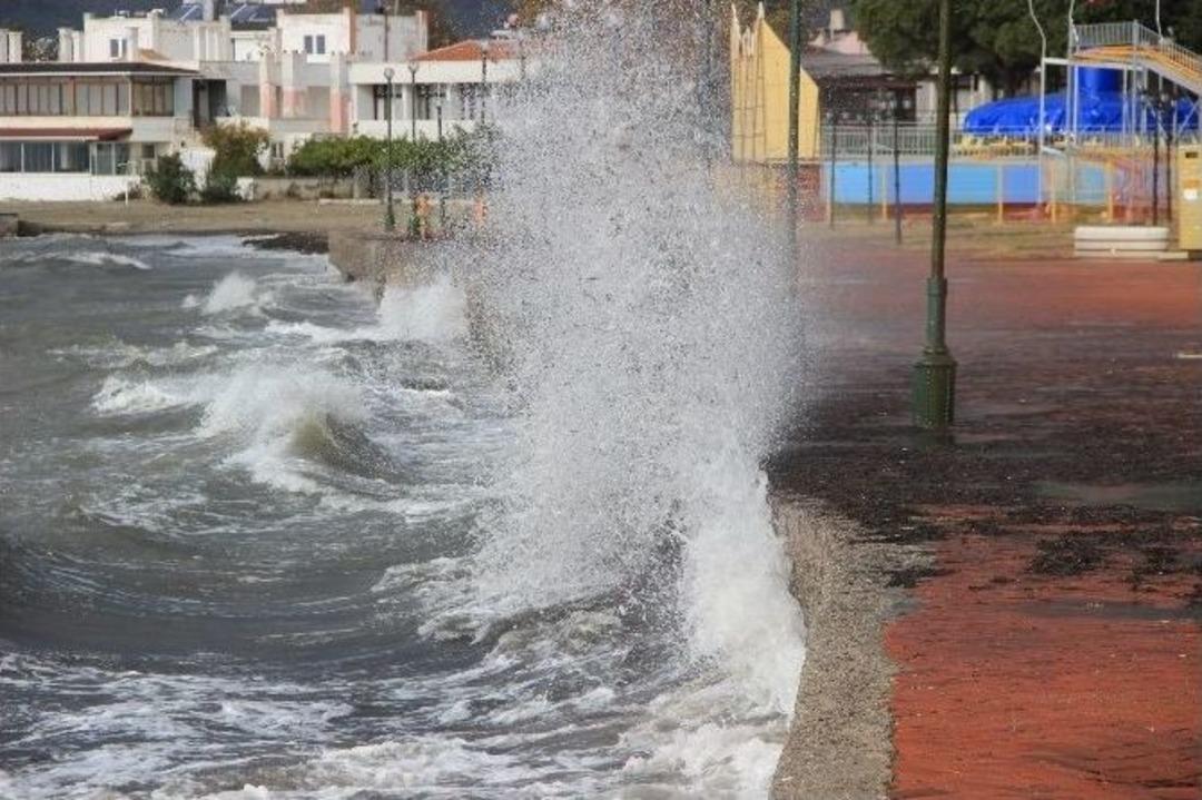 Edremit K&ouml;rfezi&rsquo;nde Lodos Etkili Oluyor