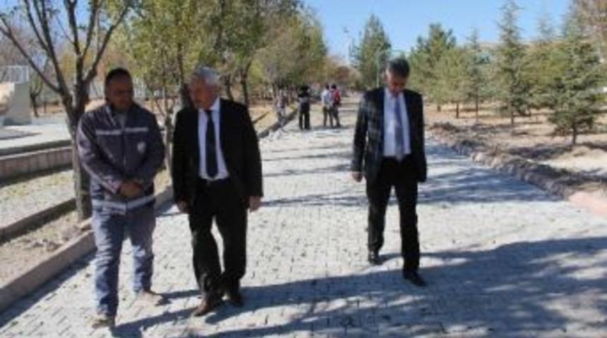 İncesu Belediyesi Yavuz &Ouml;zkan Stadı &Ccedil;evresinde Parke &Ccedil;alışmasına Başladı