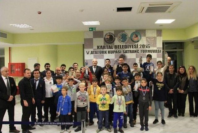 5’inci Atatürk Kupası Satranç Turnuvası Kartal’da Gerçekleştirildi