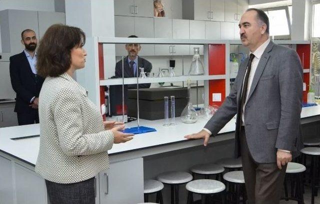 Sinop Üniversitesine Tam Donanımlı İki Yeni Laboratuvar