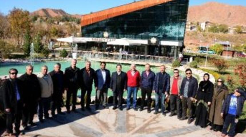 Başkan Yazgı, Dev Projelerini Belediye Meclis &Uuml;yelerine Tanıttı
