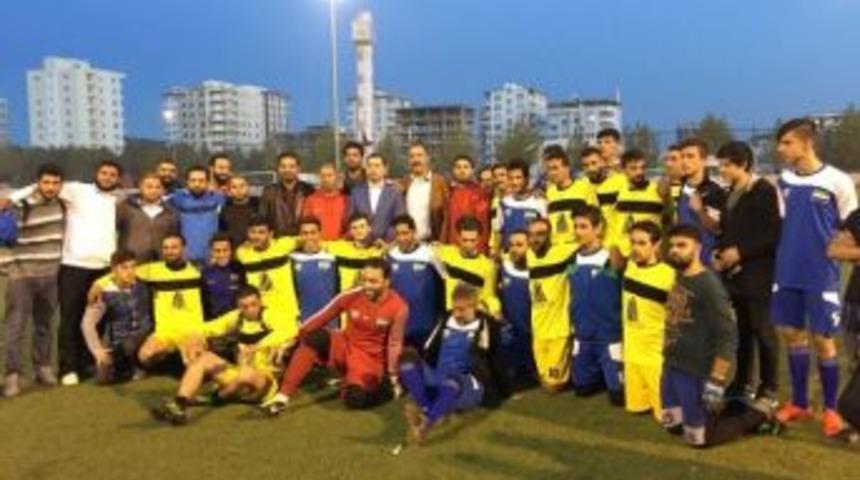 T&uuml;rk Vatandaşları Ve Suriyeliler Ma&ccedil;ta Karşılaştı