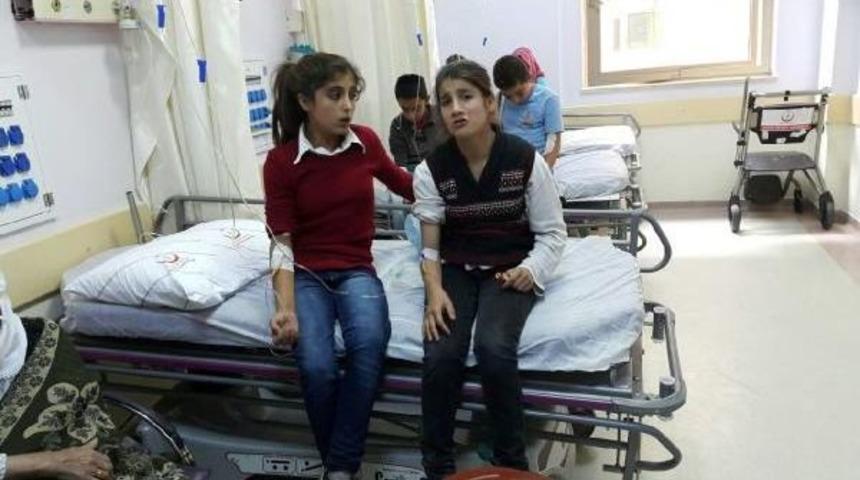 Sincik'te 65 &Ouml;ğrenci Okulda Yemekten Zehirlendi