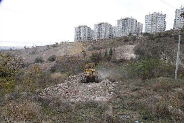 Karapınar’da Molozlar Kaldırılmaya Devam Ediyor