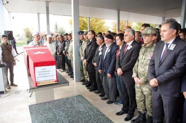 Şehit Oğlunu Polis Selamıyla Karşıladı (3)