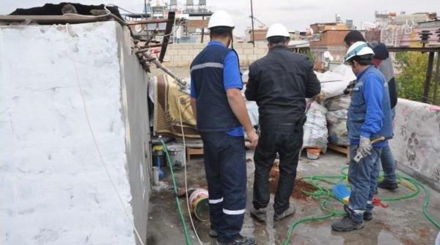 Gider Temizlerken &Ccedil;ubuk Tele Temas Edince Akıma Kapıldı