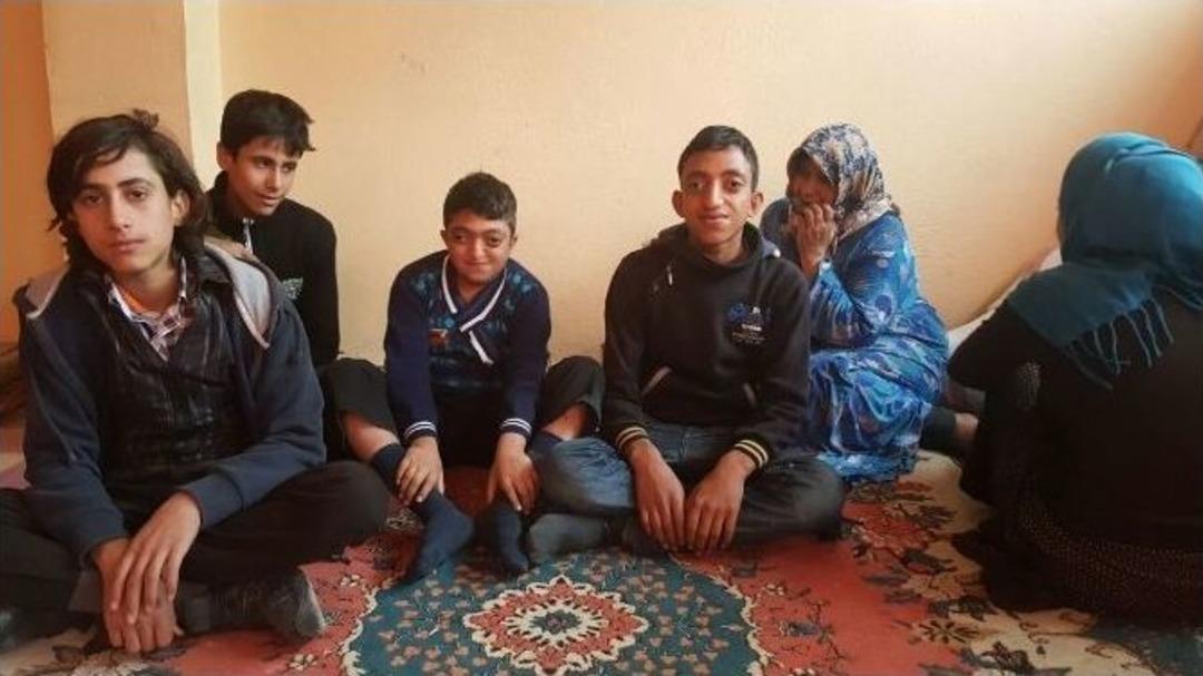 İş Yerini A&ccedil;ınca 19 Kişilik Suriyeli Aile İle Karşılaştı