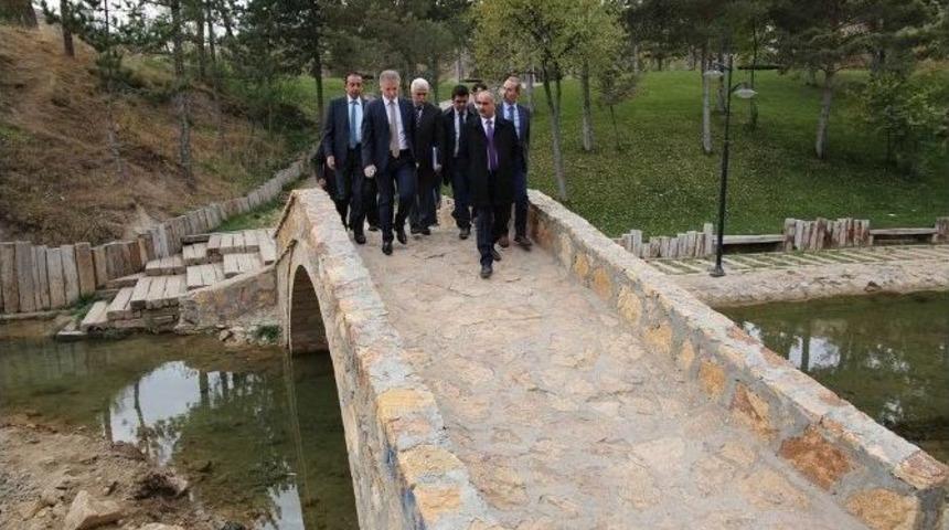 Vali G&uuml;l, Paşabah&ccedil;e Mesire Alanı&rsquo;ndaki &Ccedil;alışmaları İnceledi