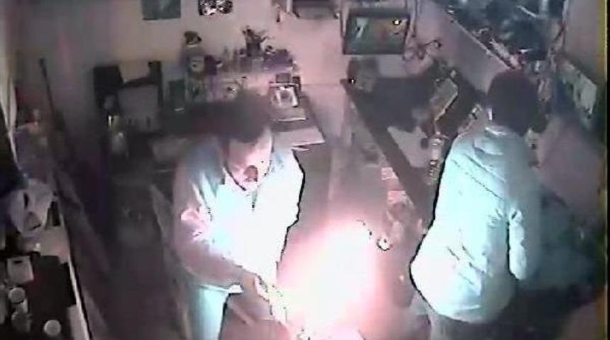 Tamir Ettiği Tabletin Bataryası Alev Aldı