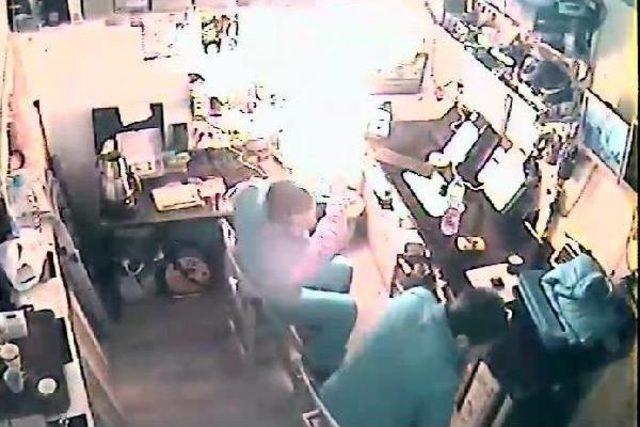 Tamir Ettiği Tabletin Bataryası Alev Aldı 1