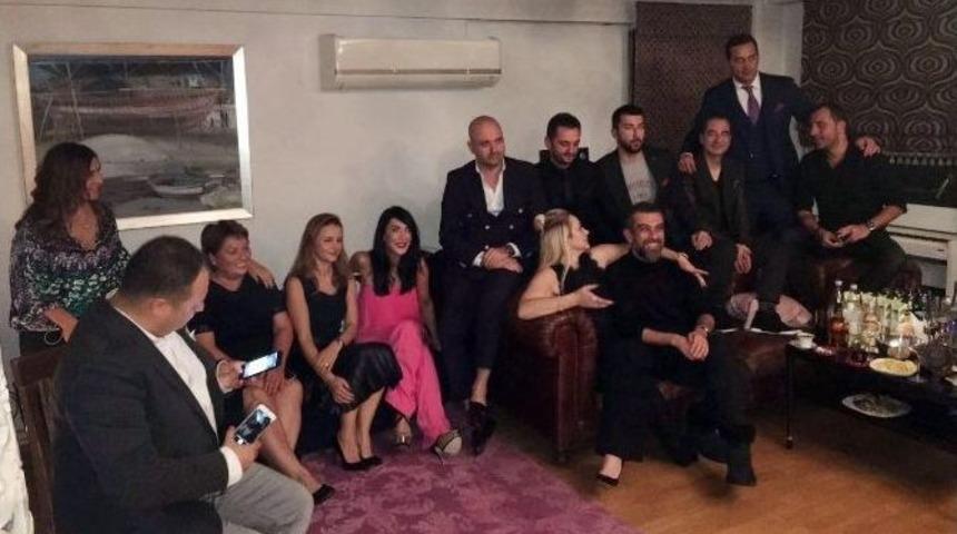 Hande Yener&rsquo;i İsteme Ve Nişanlanma G&ouml;r&uuml;nt&uuml;leri Ortaya &Ccedil;ıktı