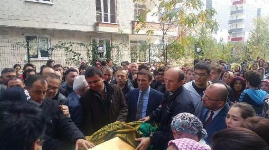 Arkadaşlarıyla Basketbol Oynarken Fenalaşan Liseli &Ouml;ld&uuml; (2)