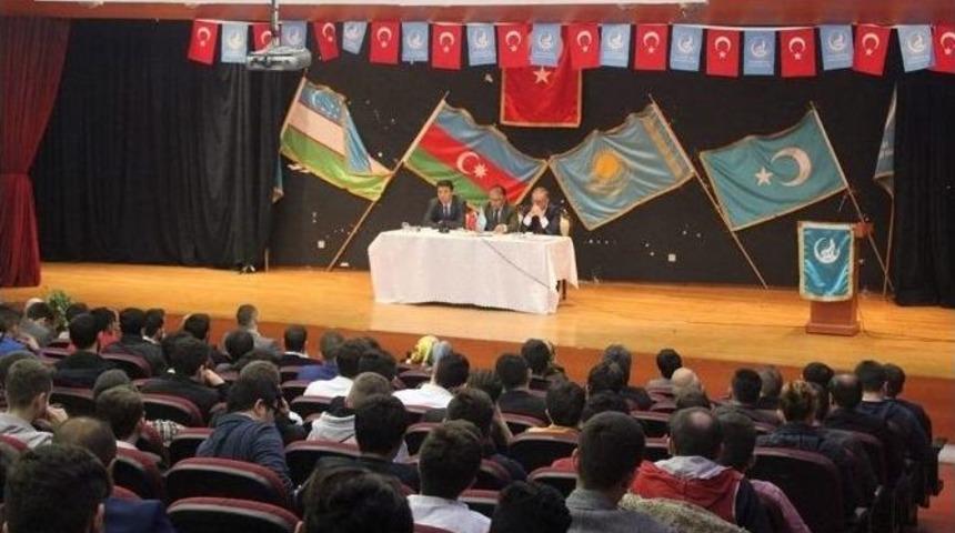T&uuml;rk D&uuml;nyası Panelde Konuşuldu