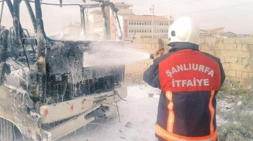 Ateşle Oynayan &Ccedil;ocuklar Kamyonu Yaktı