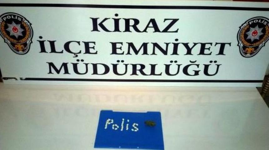 Kamu Yararına &Ccedil;alıştığı Okulda &Ouml;ğrencilere Uyuşturucu Satmaktan G&ouml;zaltına Alındı