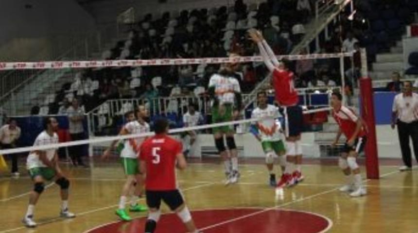 B&uuml;y&uuml;kşehir Voleybolda Haftayı Galibiyetle Kapattı