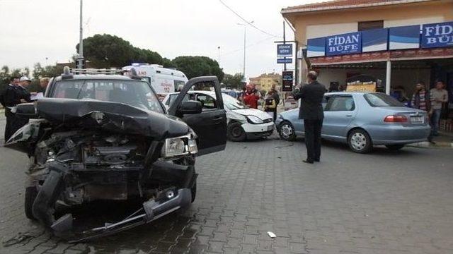 Burhaniye&rsquo;de Zincirleme Kaza: 2 Yaralı 2