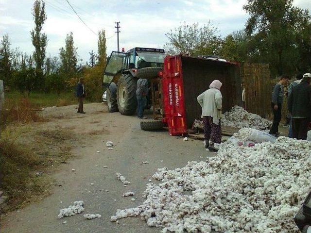Aydın’da Tarım İşçilerini Taşıyan Traktör Devrildi: 14 Yaralı 2