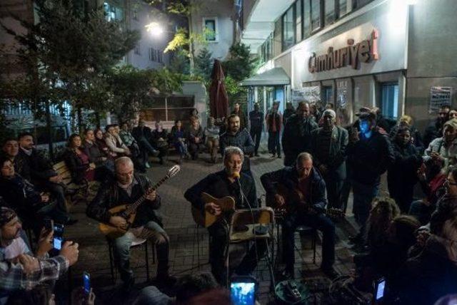 Grup Gündoğarken'den Cumhuriyet'e Destek Konseri