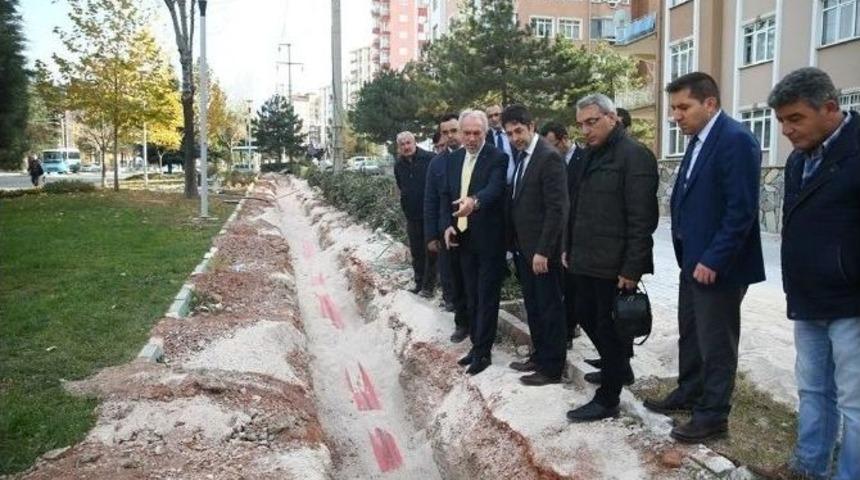 Bisiklet Yolu İ&ccedil;in Engeller Aşılıyor