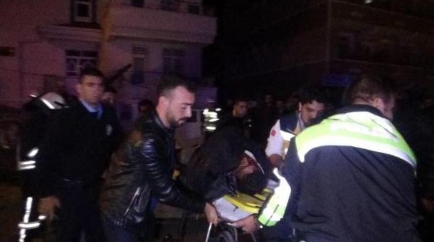 Otomobil Ile Iş&ccedil;i Servisi &Ccedil;arpıştı: 1 &Ouml;l&uuml;, 2 Yaralı