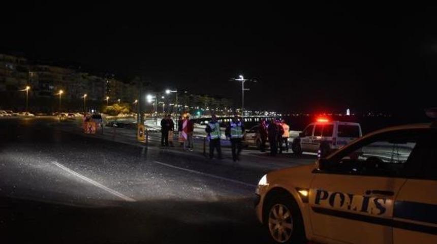 Otomobilin &Ccedil;arptığı 2 Kişi Ağır Yaralandı