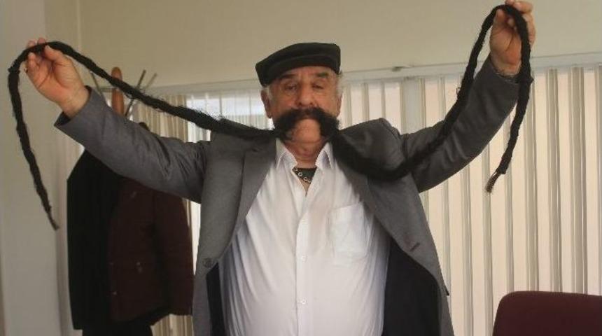 Bıyıklarını 46 Yıldır Hi&ccedil; Kesmedi