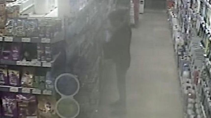 Uyuşturucu Almak İ&ccedil;in Bebek Maması &Ccedil;alan Kadın Yakalandı