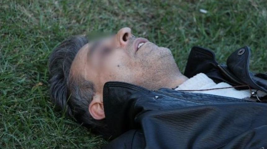 (&ouml;zel Haber) Metrob&uuml;s Durağı Yanında Uyuşturucu Komasına Girdi