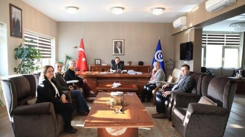 Uşak &Uuml;niversitesi&rsquo;nde Tekstil, Deri Ve Seramik Birleşecek