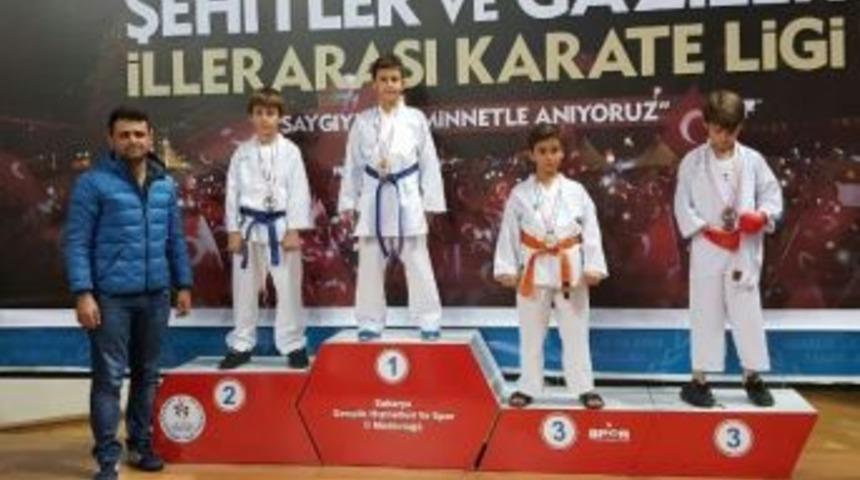 İhlas Eğitim Kurumları Spor Kul&uuml;b&uuml; Madalyaları Topladı