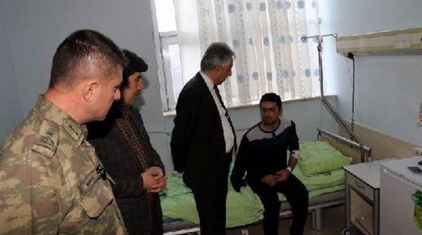 Hakkari Valisi Toprak, Yaralı Askerleri Ziyaret Etti