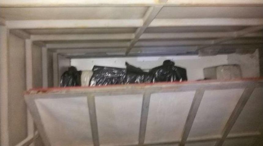 Kamyonetin Zulasından 12 Bin Paket Ka&ccedil;ak Sigara &Ccedil;ıktı