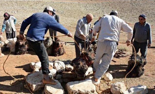 Söğle Peyniri 2 Ay Kar Dolu Kuyuda Bekletilerek Yapılıyor