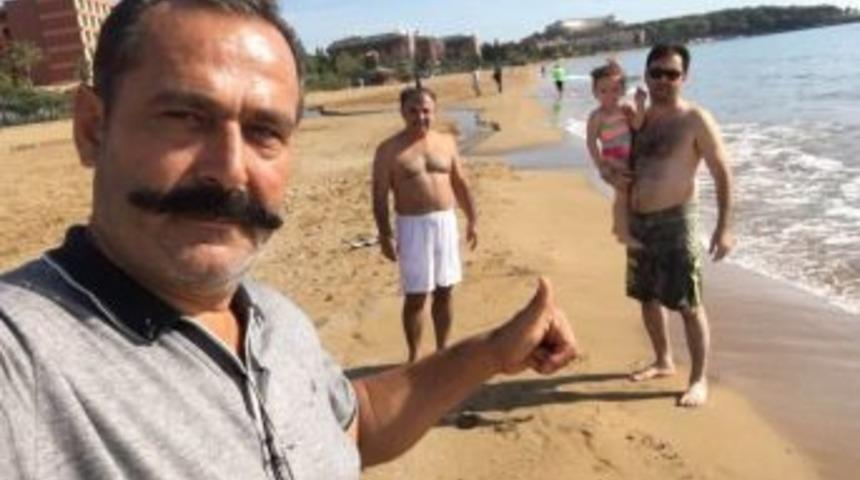 Sezonu Vukuatsız Atlatan İşletmeci, Kimse Boğulmasın Diye Plajda N&ouml;bet Tutuyor