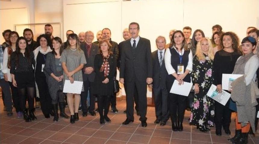 Kaligrafi Ve Tipografiyi Yunus Emre Felsefesiyle Birleştiren Sergi